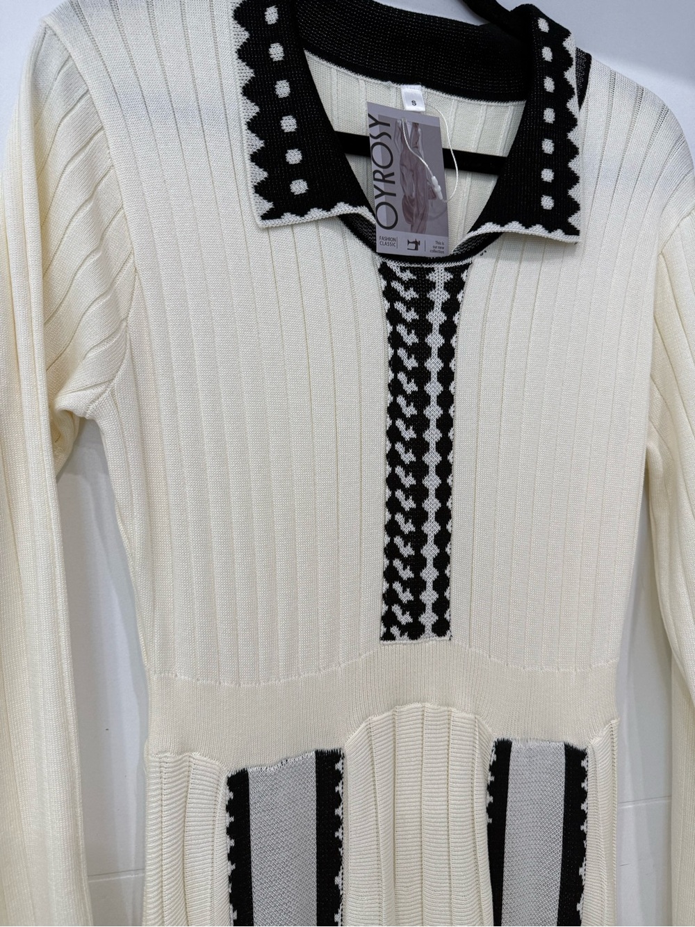 Cream Maxi Dress with Black Trim and Scallop Details - Picture 7 of 8